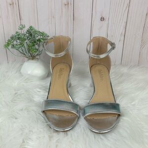 Bella Marie Women's Silver Ankle Strap Heels Size 7